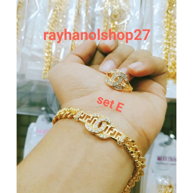 Perhiasan wanita titanium gold set Gelang tangan free cincin motif pilihan permata Cristal putih lapis emas 22 k