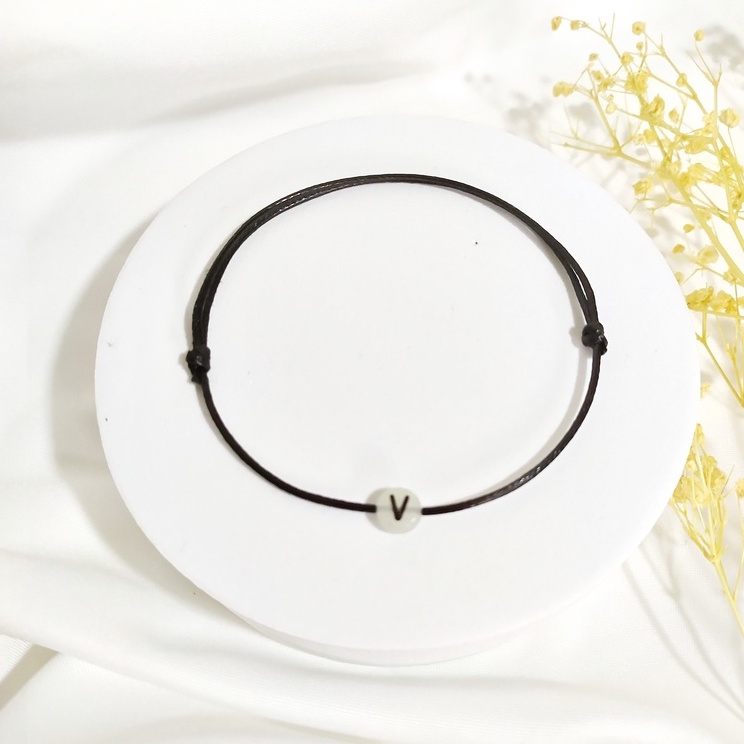 gelang glow in the dark inisial huruf bisa nyala wanita pria tali hitam korea waterproof-V