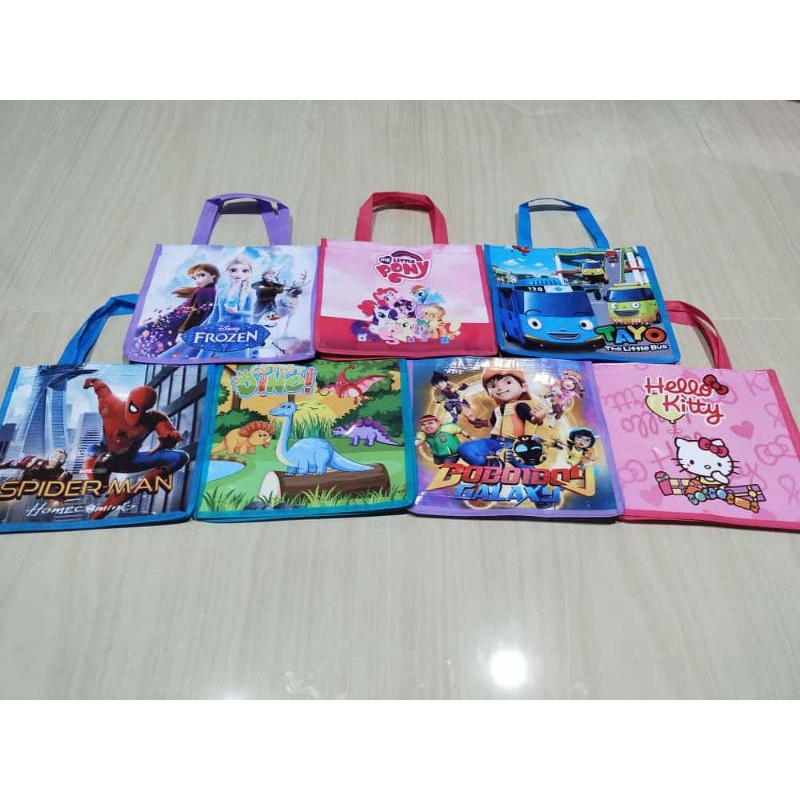 

[READY STOK] TAS ULTAH ANAK - TAS SOUVERNIR - SPUNBOND GOODIE BAG 25x14x23 CM