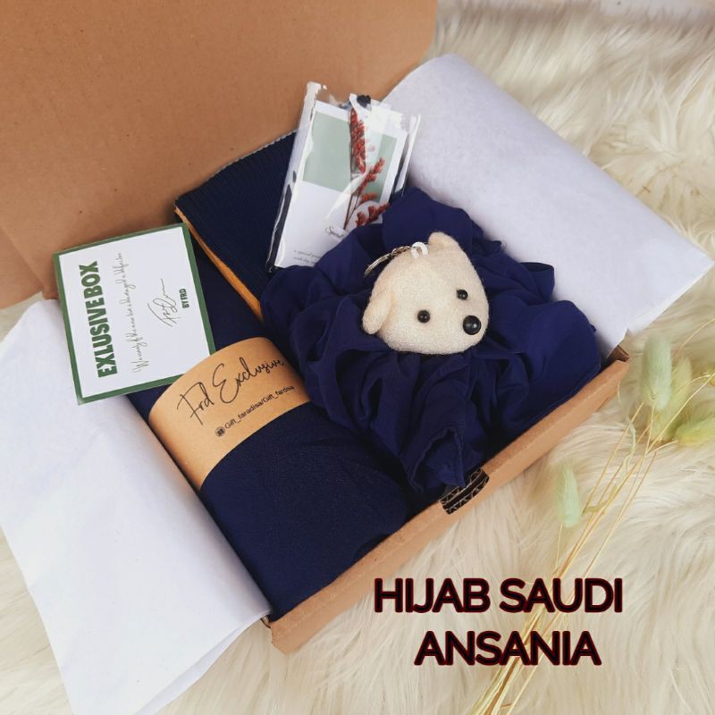 HAMPERS HIJAB  gift box hamper hijab segi empat