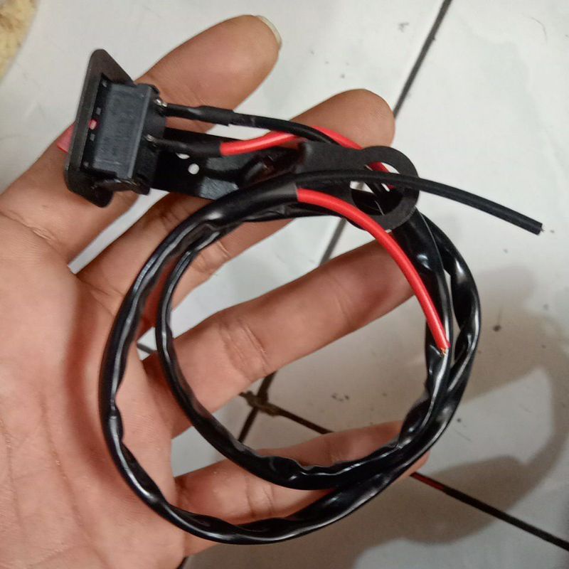 SAKLAR ON OFF 1 SET PLUS BREKET DAN KABEL DI SPION MOTOR