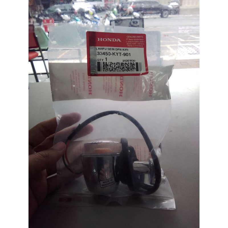 WINKER ASSY L FR SCOOPY KARBU SENSEN SCOOPY KARBU SEN DEPAN KIRI SCOOPY KARBU 33450KYT901