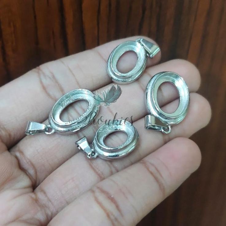 Lagi Tren.. Ikatan/ Emban Liontin Titanium Tanam Warna Silver