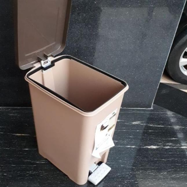 Tempat Kotak Sampah Plastik Injak Segi 20 Liter Hommy Orthon / Keranjang Sampah