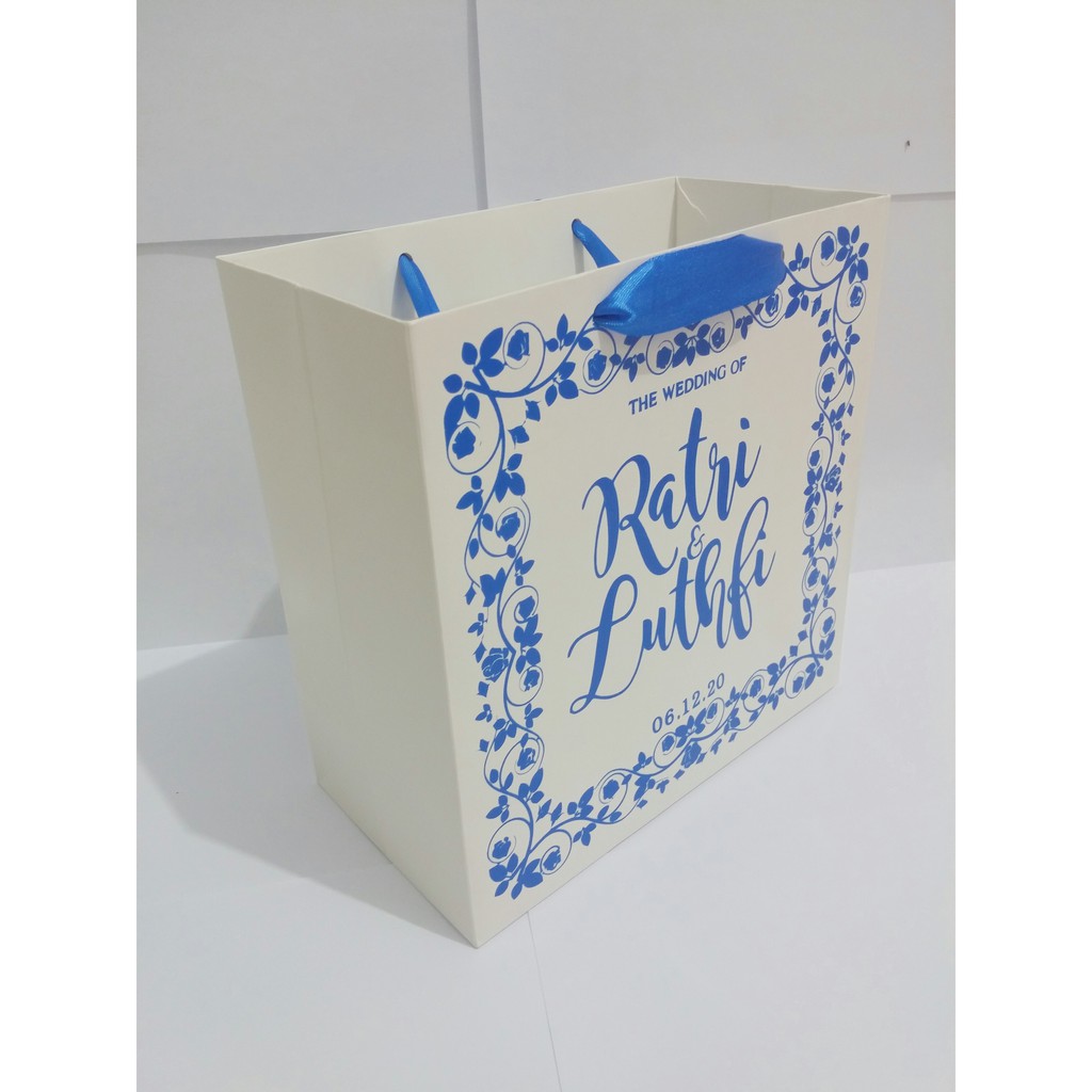 

Paper Bag Ivory Custom Sablon 1 Sisi 1 Warna Ukuran 20x10x20 Murah Bagus Berkualitas Glossy Mantabs