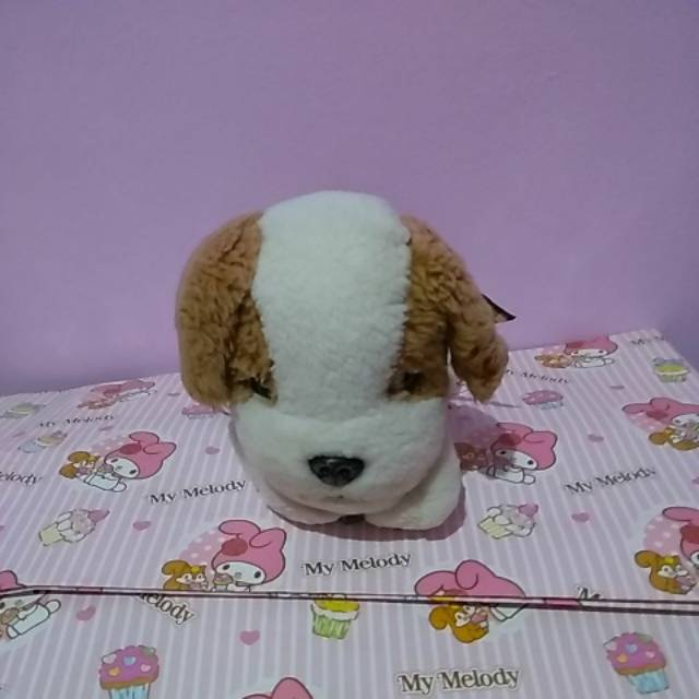Boneka  anjing  pita  coklat