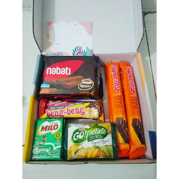 

hampers snack ultah/wisuda/hadiah ultah/hadiah valentine/bingkisan/giftbox