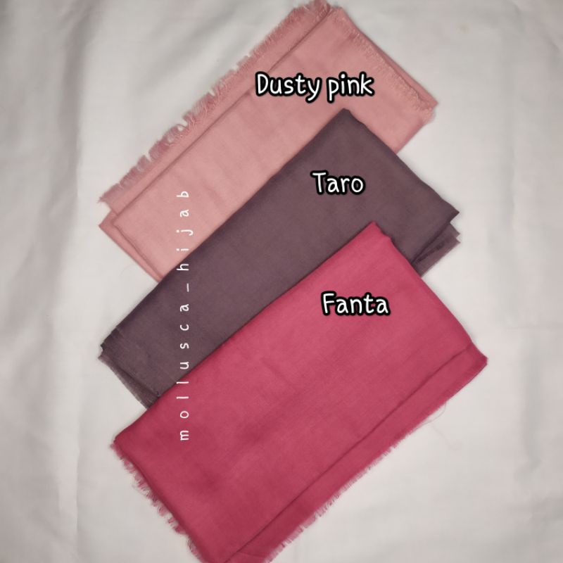mollusca hijab segi empat rawis jilbab kerudung dewasa 110x110 dusty pink taro fanta
