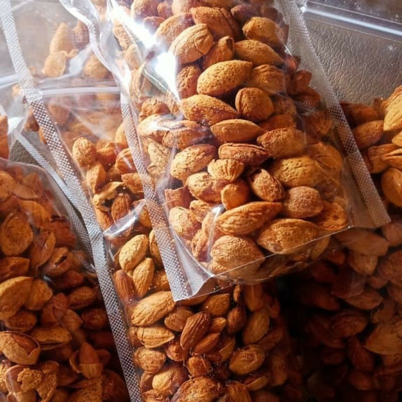 

Kacang Almond Roasted Creami milk 500gr