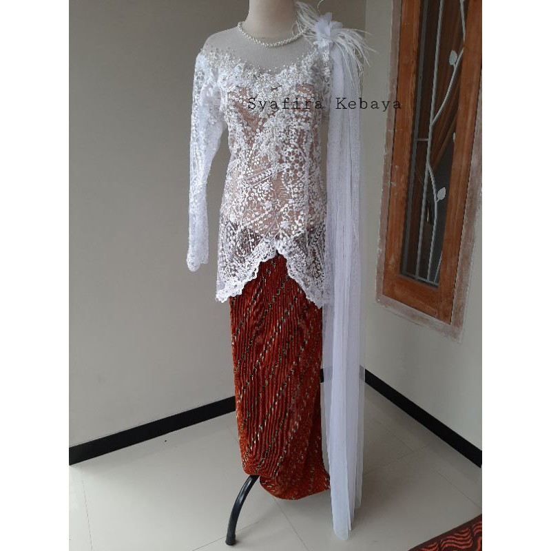Kebaya wisuda,prewed,akad,pengantin Slayer Pundak full mutiara dada PO
