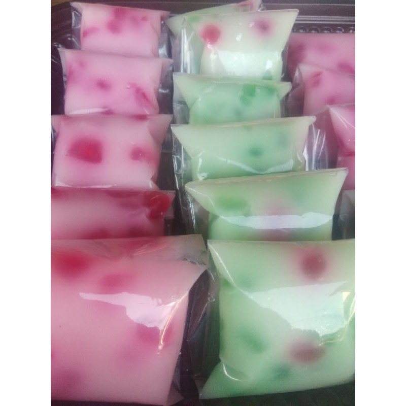 

kue basah tradisional, bacang/brownis/risol solo/lemper/cente maniz/onde onde