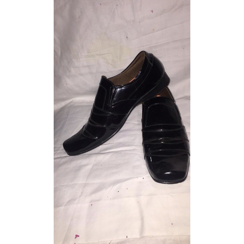 Sepatu Pantofel Casual Pria Warna Hitam
