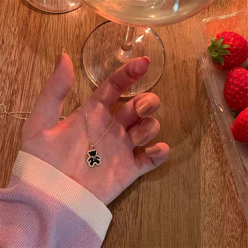 Kalung Rantai Liontin Beruang Hitam Bahan Alloy Hias Berlian Imitasi Untuk Wanita