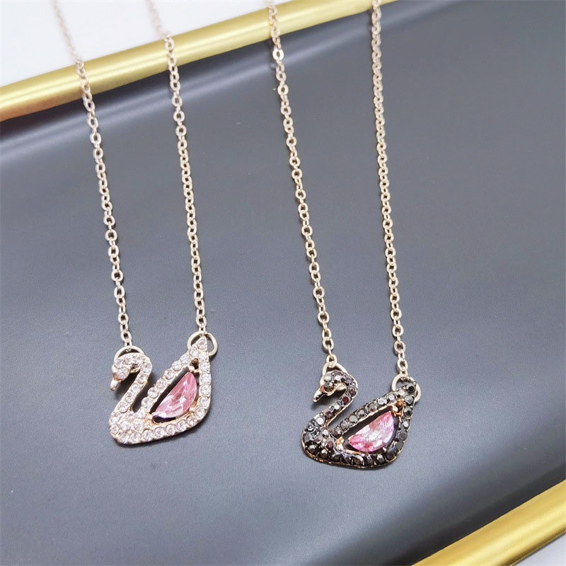 Korea Kalung Rantai Liontin Angsa Warna Pink Berlian Imitasi Untuk Wanita Aksesoris - olo