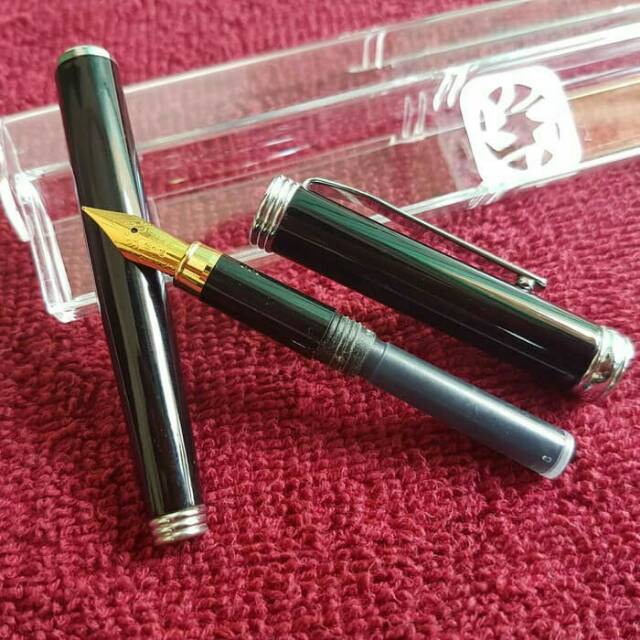 

PEN FOUNTAIN BLACK SILVER