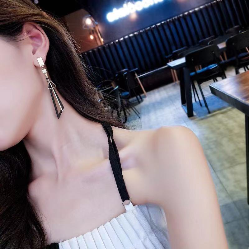 (Hello Girl)E34 Anting Fashion Wanita Segitiga Panjang Stud Earrings Import