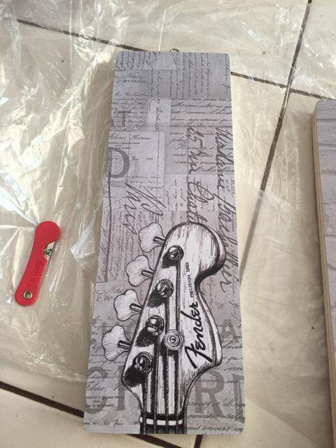 Walldecor Hiasan Dinding Bass Fender Poster Kayu Vintage  Ukuran  10x30cm