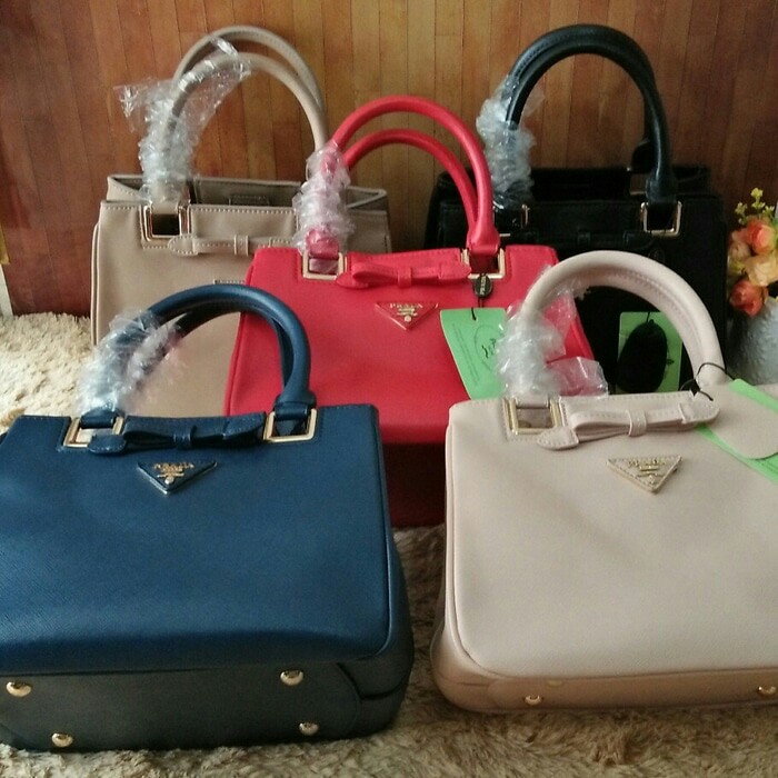 Terbatas Tas Sosialita Wanita Branded Prada Saffiano Hias Pita Semi Premium 28