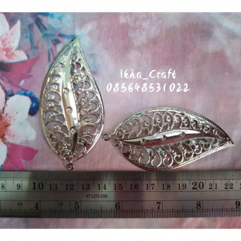 

Lempengan Daun Besar