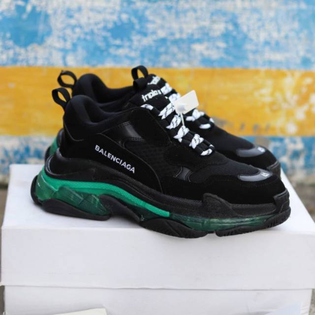 harga balenciaga triple s black