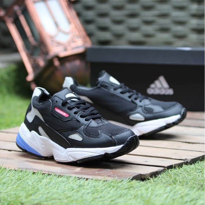 harga adidas falcon x kylie jenner