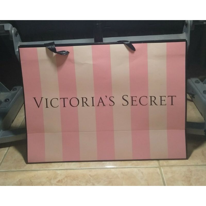 

Paperbag Victoria Secret size 40x30x15