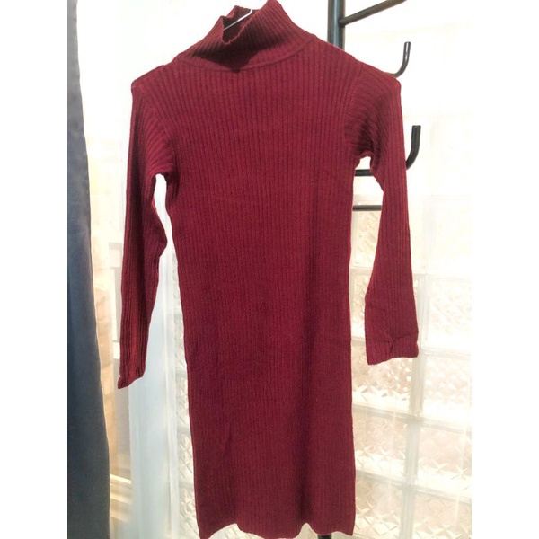 (Preloved) Baju Rajut Wanita Turtle Neck Merah Maroon
