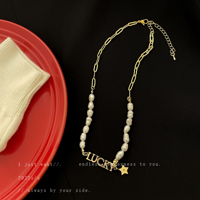 Kalung choker Rantai Klavikula Desain Tulisan lucky Aksen Mutiara Untuk Wanita