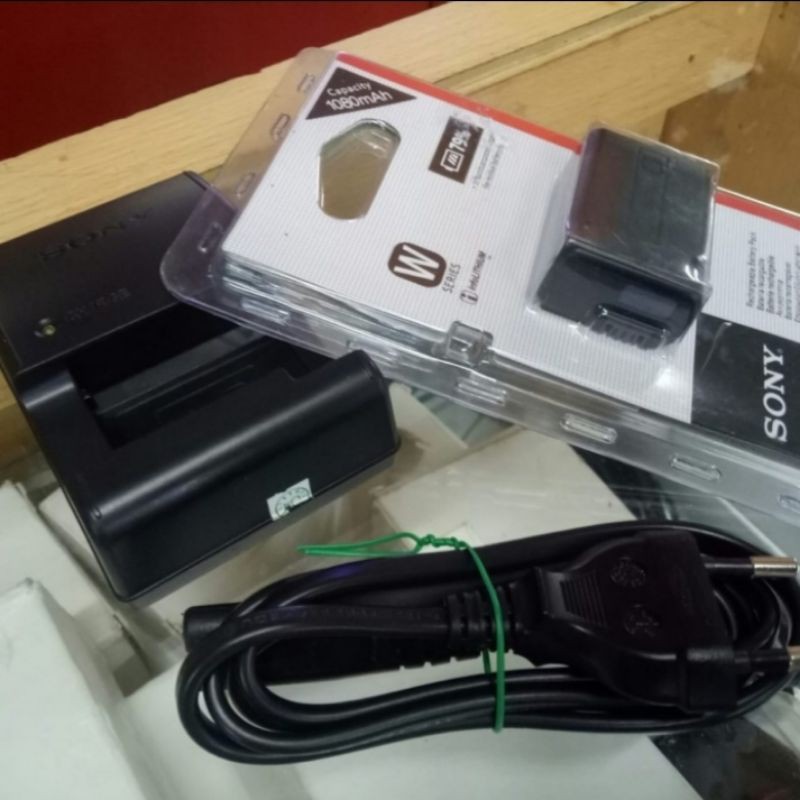 BATERAI DAN CHARGER BATERAI KAMERA SONY NEX 5