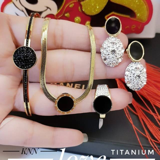 Titanium set perhiasan 1820i