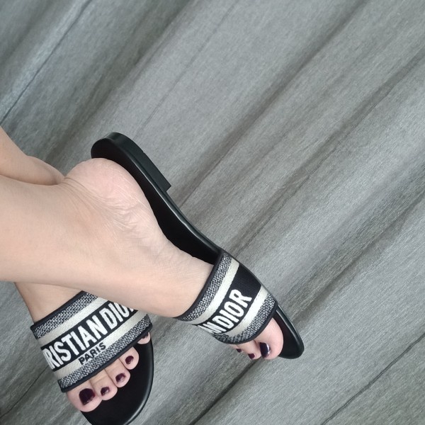 DR-001 SANDAL WANITA SLIDE SANDALS