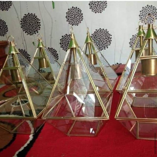 

Terarium gantung segi 4 kerucut ukuran 25x16cm