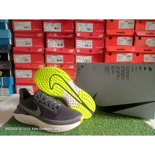 nike legend react men's