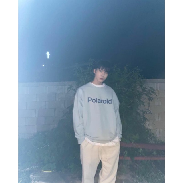 Basic Sweater NCT Doyoung Style Poolaroid sablon Biru