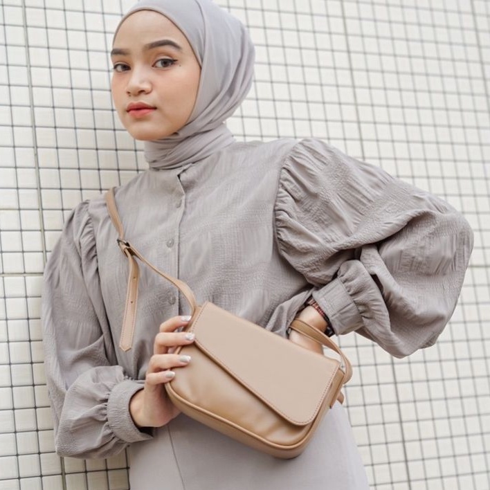 Tas Selempang Wanita, Nauri Sling Bag Simple Wanita Kulit Sintetis Miniso Warna Hitam Putih Coksu