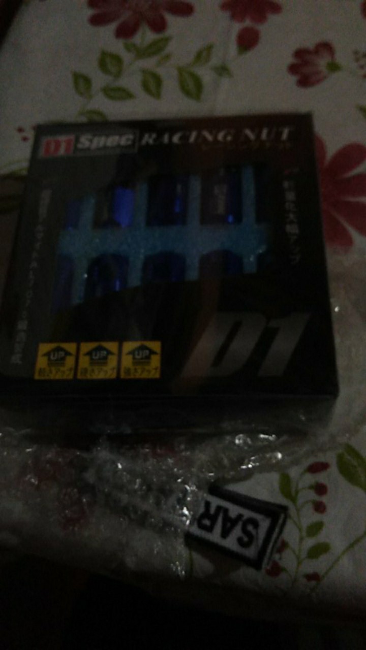 Baut Roda Mobil Variasi Warna