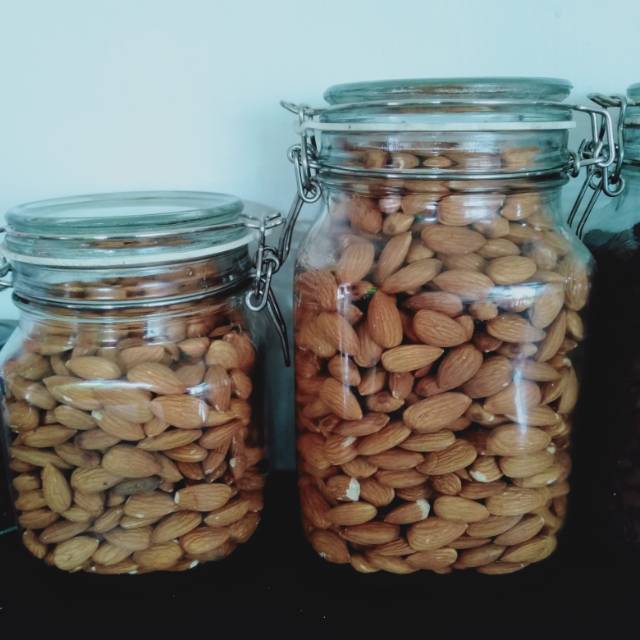 

almond mentah