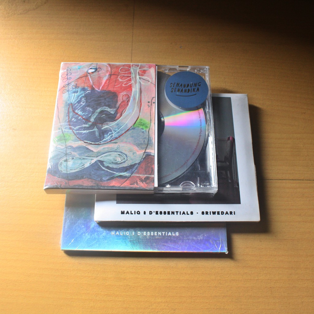 CD Maliq & D essentials