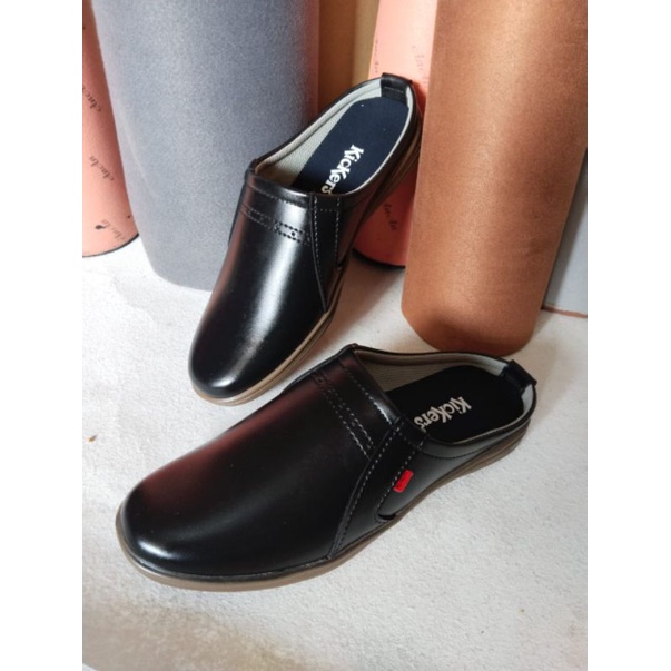 sandal selop Kickers pria