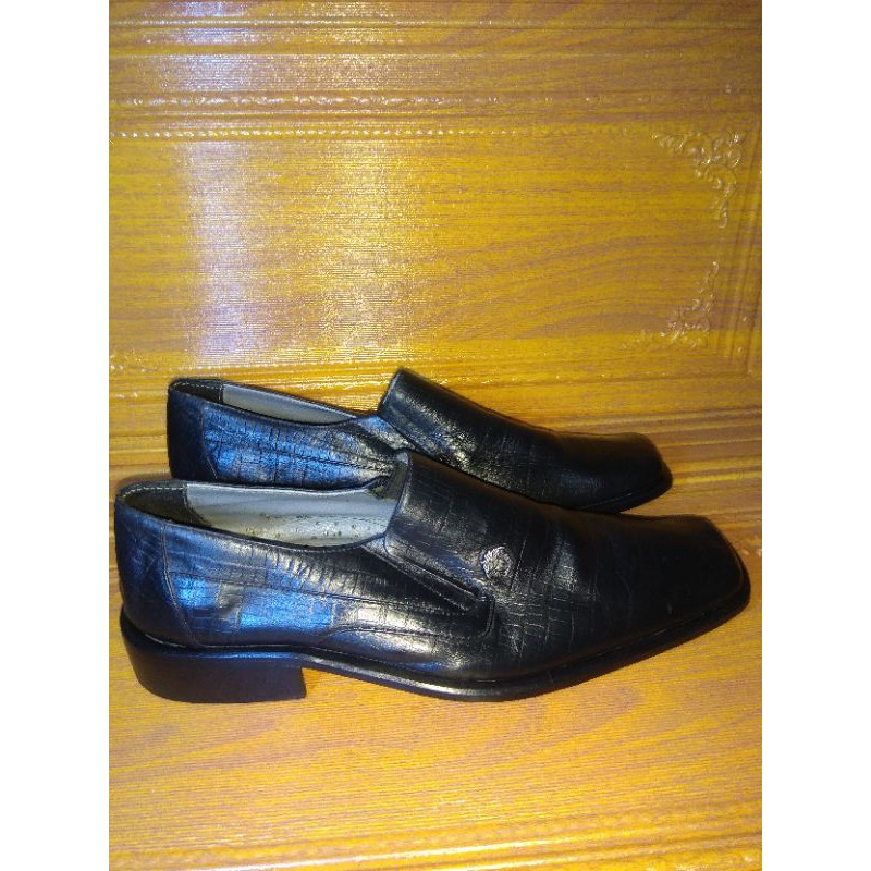 SEPATU FANTOPEL VERSACE KULIT SECOND