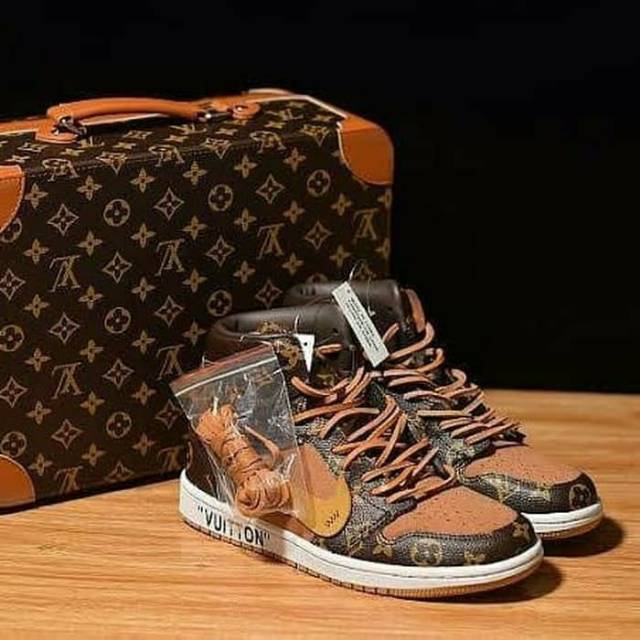Nike Air Jordan 1 Louis Vuitton brown "BNIB"
Unauthorized Authentic