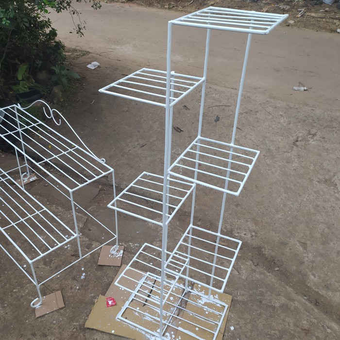 rak pot bunga besi 7 susun - Putih
