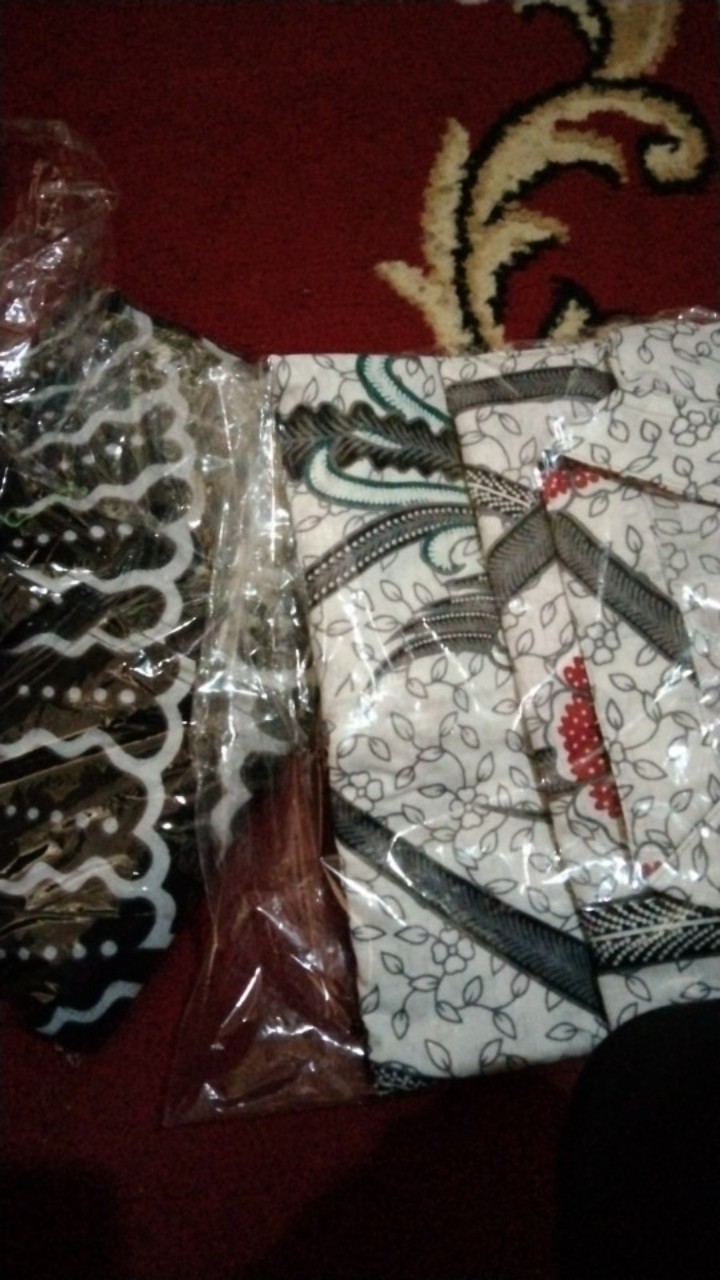 Tunik Batik Motif Ilalang Putih Eksklusif