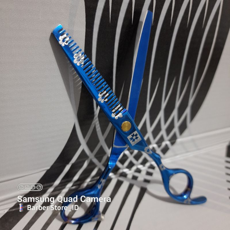 

Gunting sasak motif Sakura