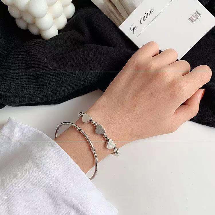 Set Gelang Manik-Manik Bentuk Hati Warna Silver Gaya Korea Untuk Wanita