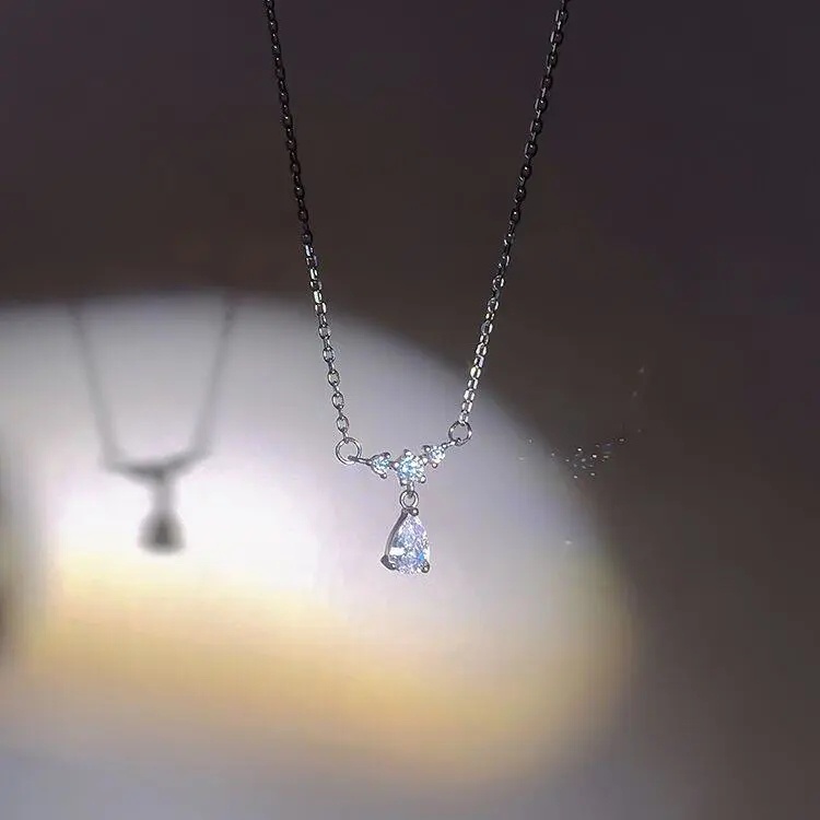 Kalung Rantai Klavikula Desain Water Drop Aksen Berlian Imitasi Untuk Wanita