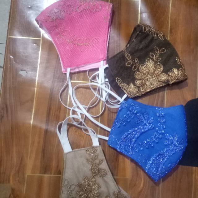 Masker brokat.. 3 lapis sm brukat ya... Lapis hero.. Variasi tali.. Karet hijab non hijab