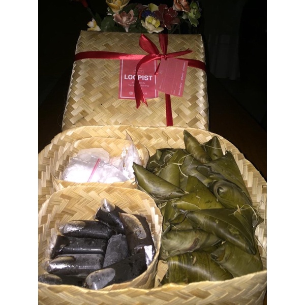 

Loopist.ID - Hampers Besek Kue Lupis Ketan Medan isi 10pcs Jogja
