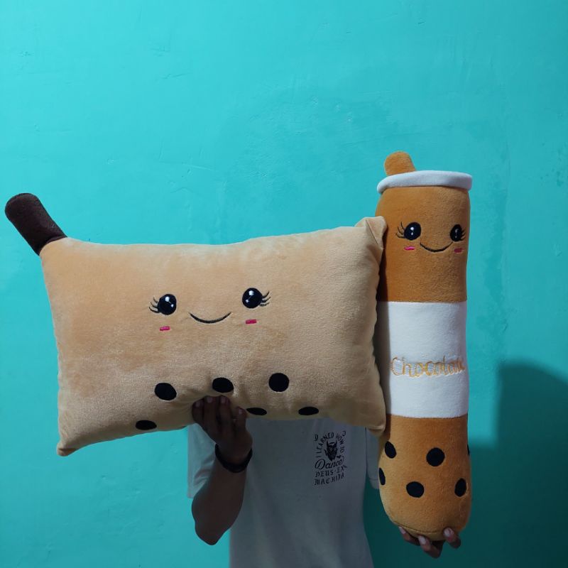 Satu set bantal dan guling Boneka Boba