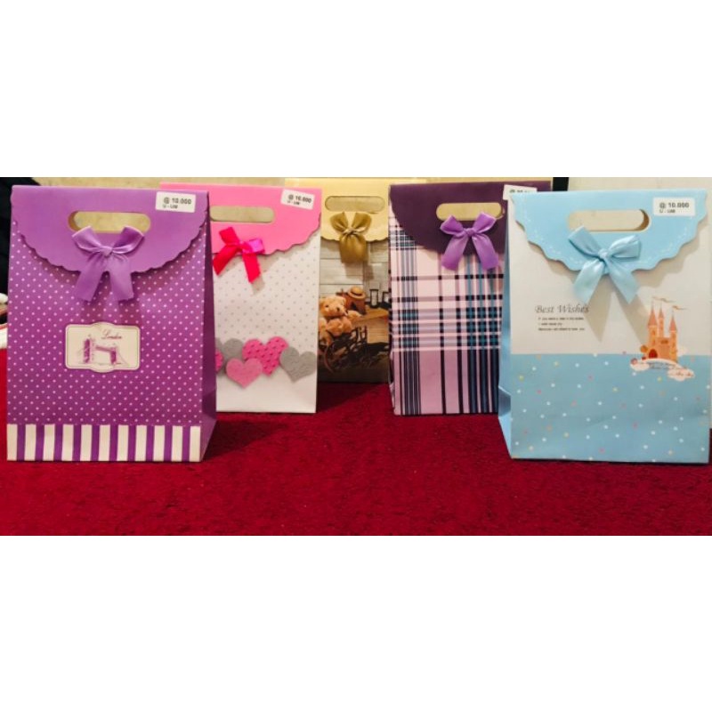 

PAPPER BAG KOTAK KADO BOX KADO MOTIF